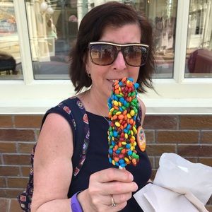 Meet your Posher, Lori